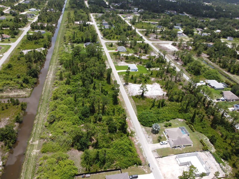 Land in 522 Aspen Ave S, Lehigh Acres, FL 33974