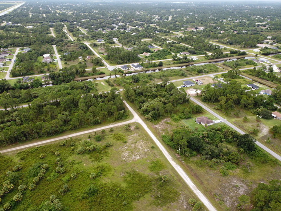 Land in 464 Mallory Ave S, Lehigh Acres, FL 33974
