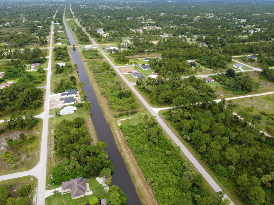 Land in 464 Mallory Ave S, Lehigh Acres, FL 33974